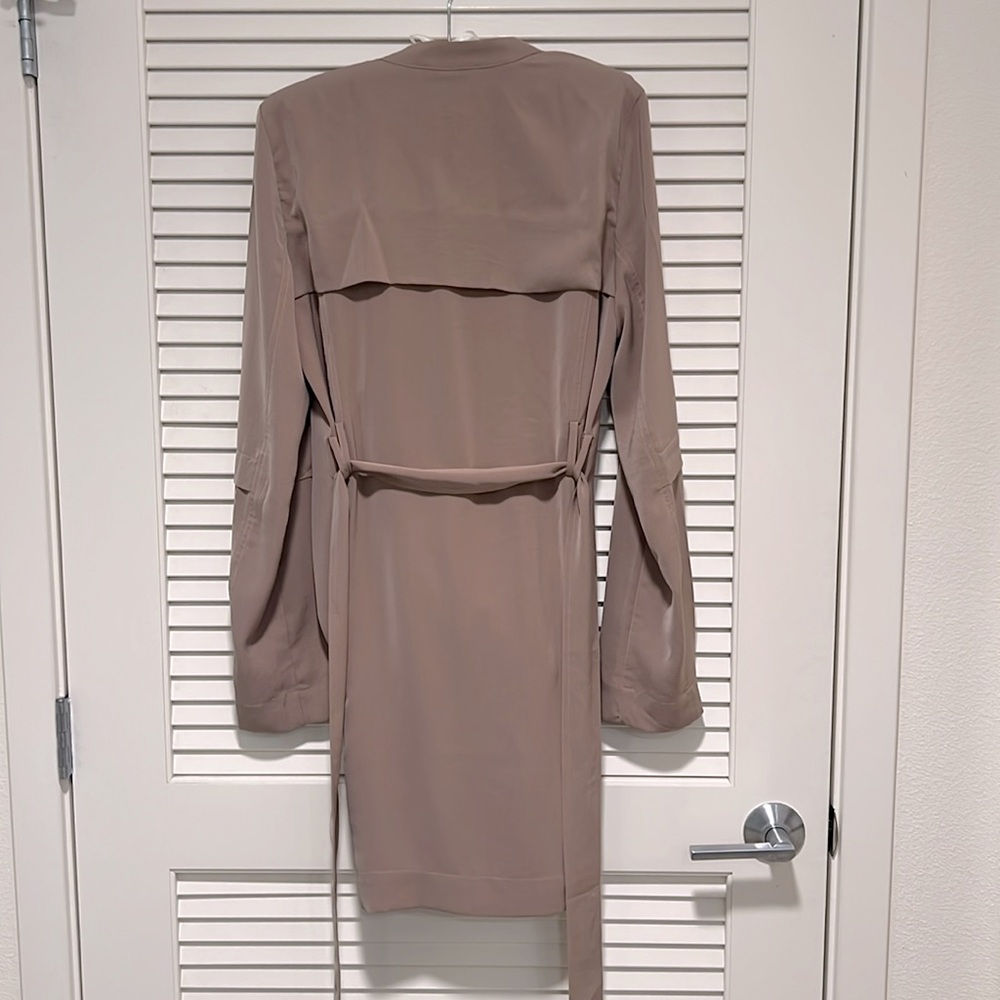 Light Weight Trench from Modern Citizen with crepe-like fabric - Picture 2 of 9